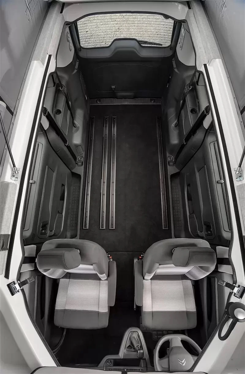 PÖSSL Vanster ë-Spacetourer