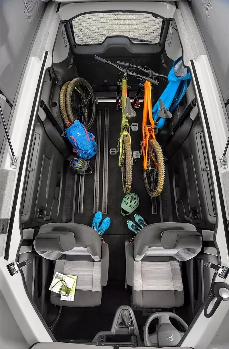 PÖSSL Vanster ë-Spacetourer