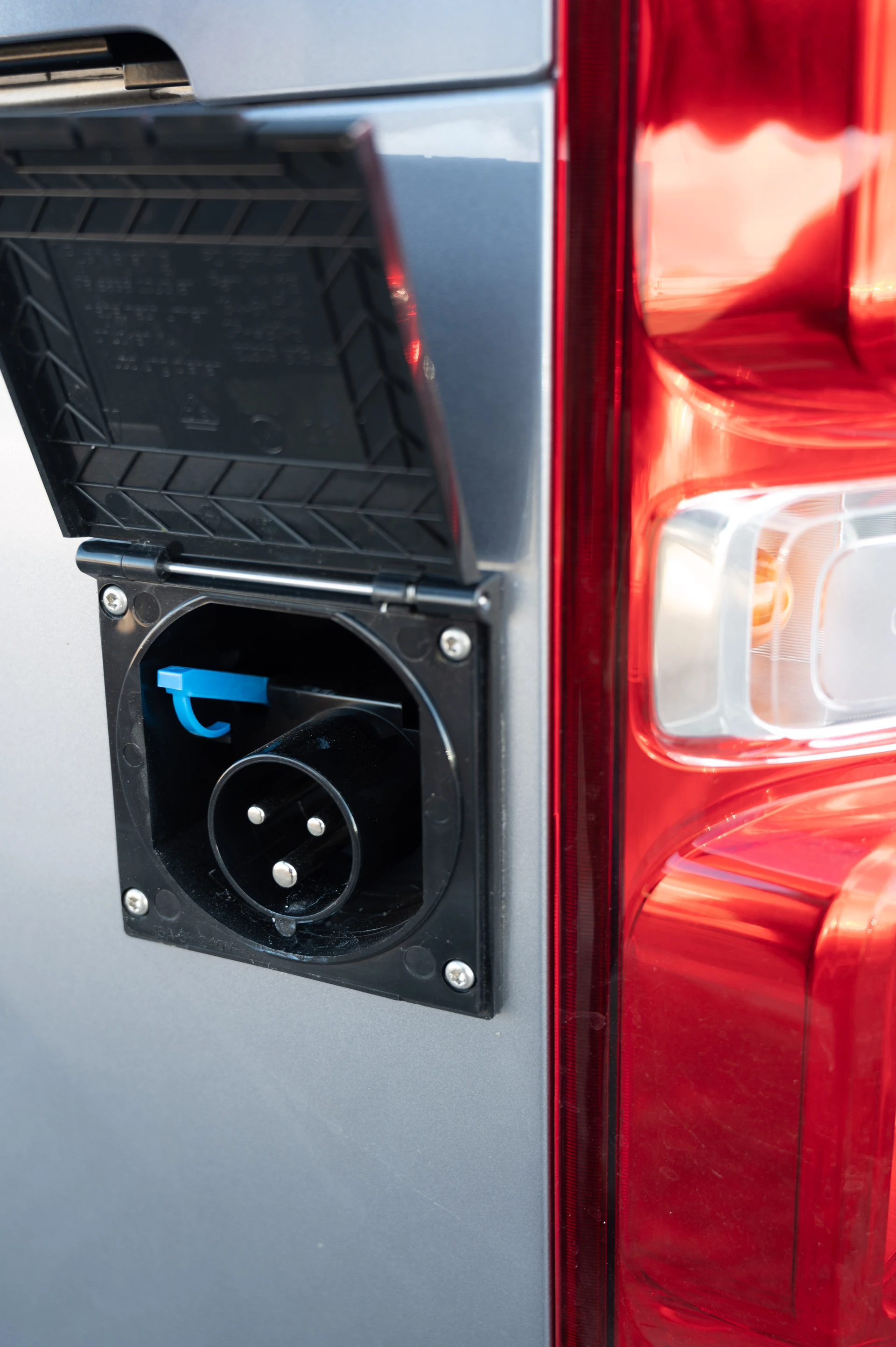 PÖSSL Vanster ë-Spacetourer