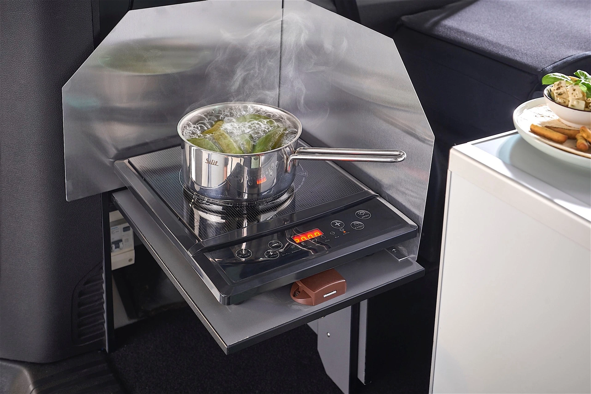 PÖSSL Vanster ë-Spacetourer